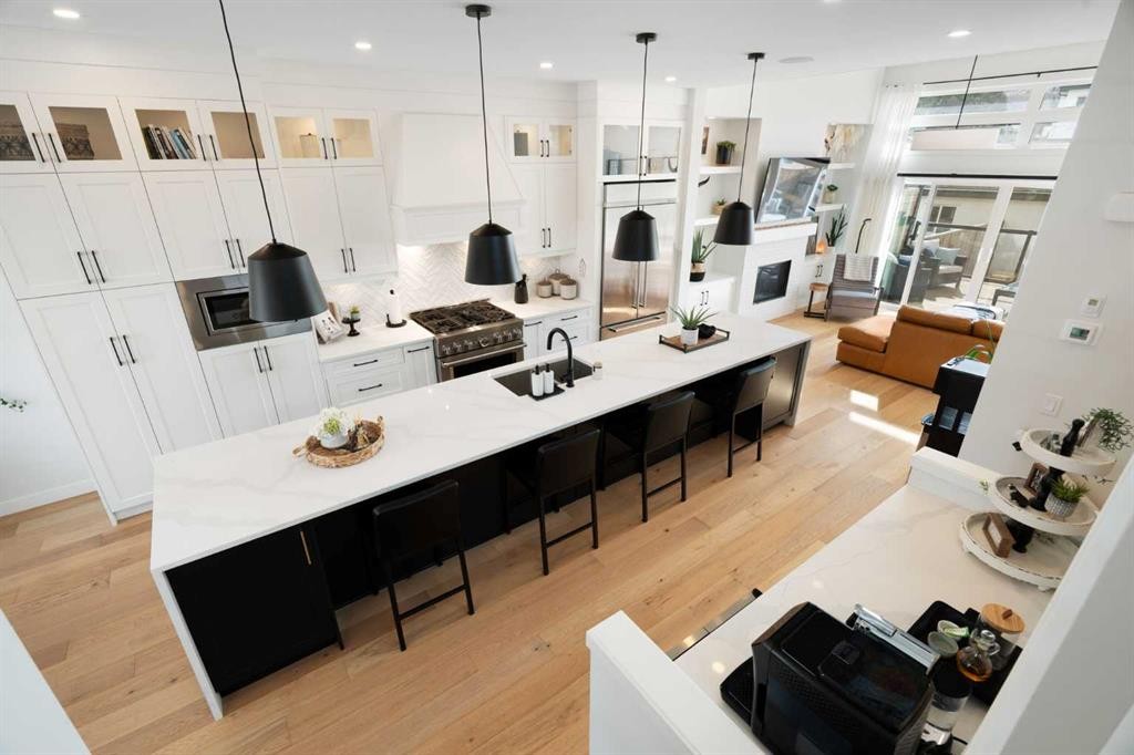 4615 20 Avenue Nw, Calgary, AB - Indoor