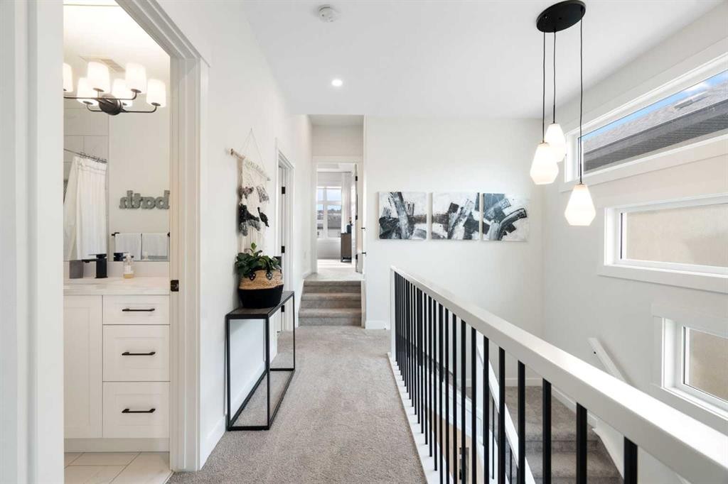 4615 20 Avenue Nw, Calgary, AB - Indoor Photo Showing Other Room