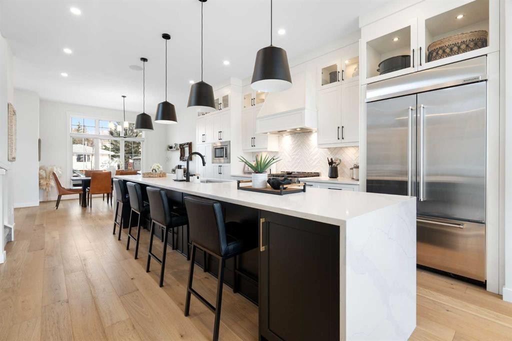 4615 20 Avenue Nw, Calgary, AB - Indoor Photo Showing Kitchen With Upgraded Kitchen
