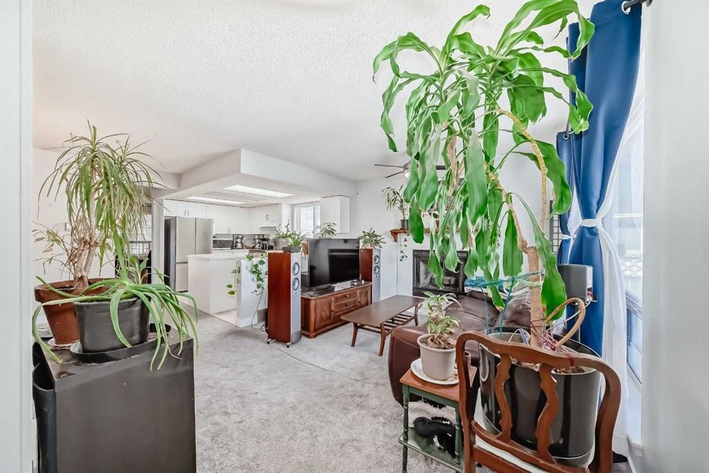 3315 Catalina Boulevard Ne, Calgary, AB - Indoor Photo Showing Other Room