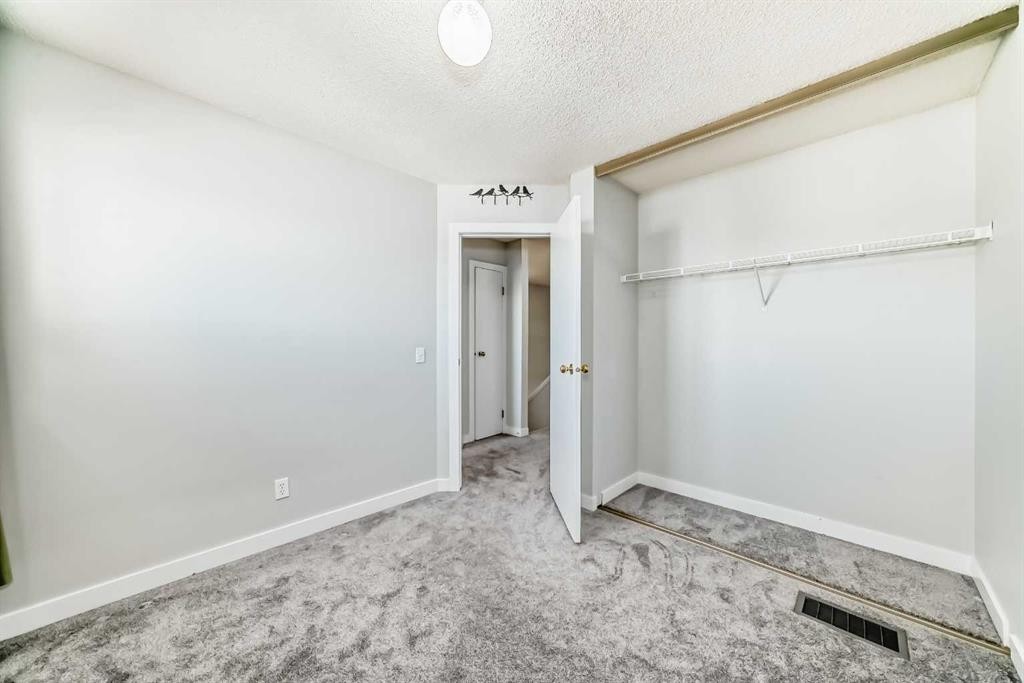 3315 Catalina Boulevard Ne, Calgary, AB - Indoor Photo Showing Other Room