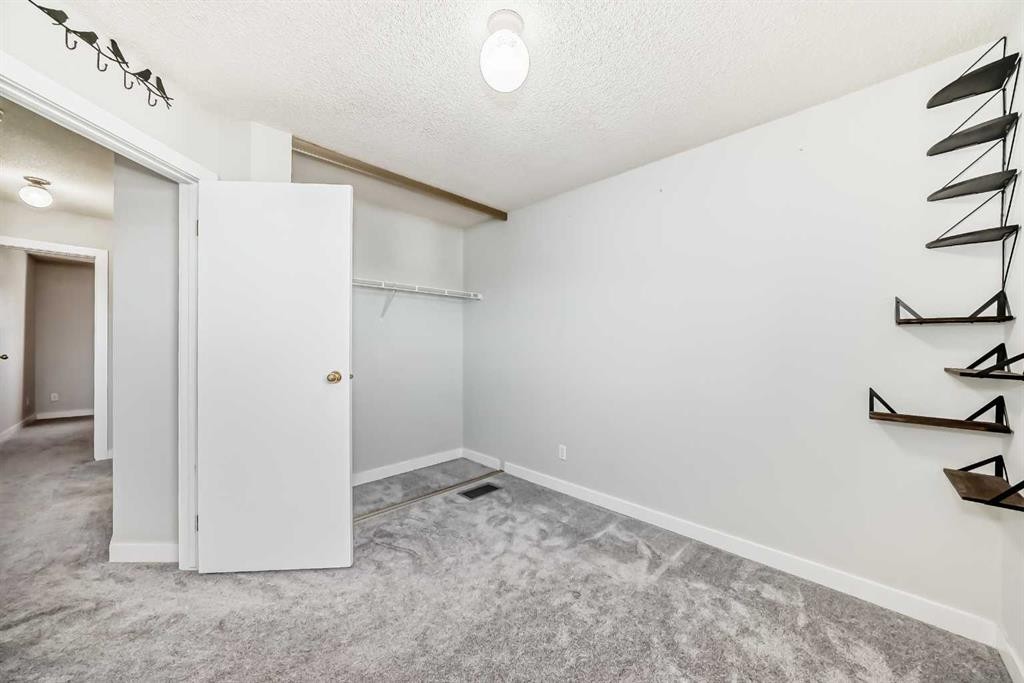 3315 Catalina Boulevard Ne, Calgary, AB - Indoor Photo Showing Other Room