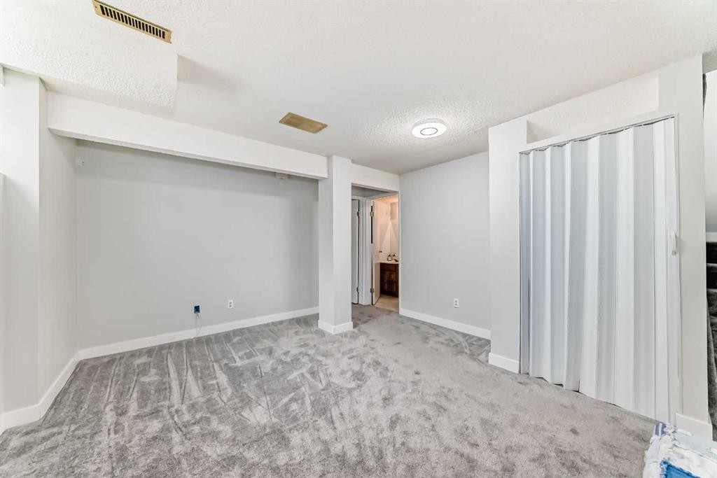 3315 Catalina Boulevard Ne, Calgary, AB - Indoor Photo Showing Other Room