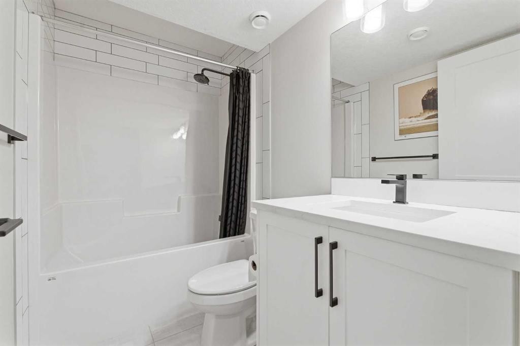 56 Iris Crescent, Okotoks, AB - Indoor Photo Showing Bathroom