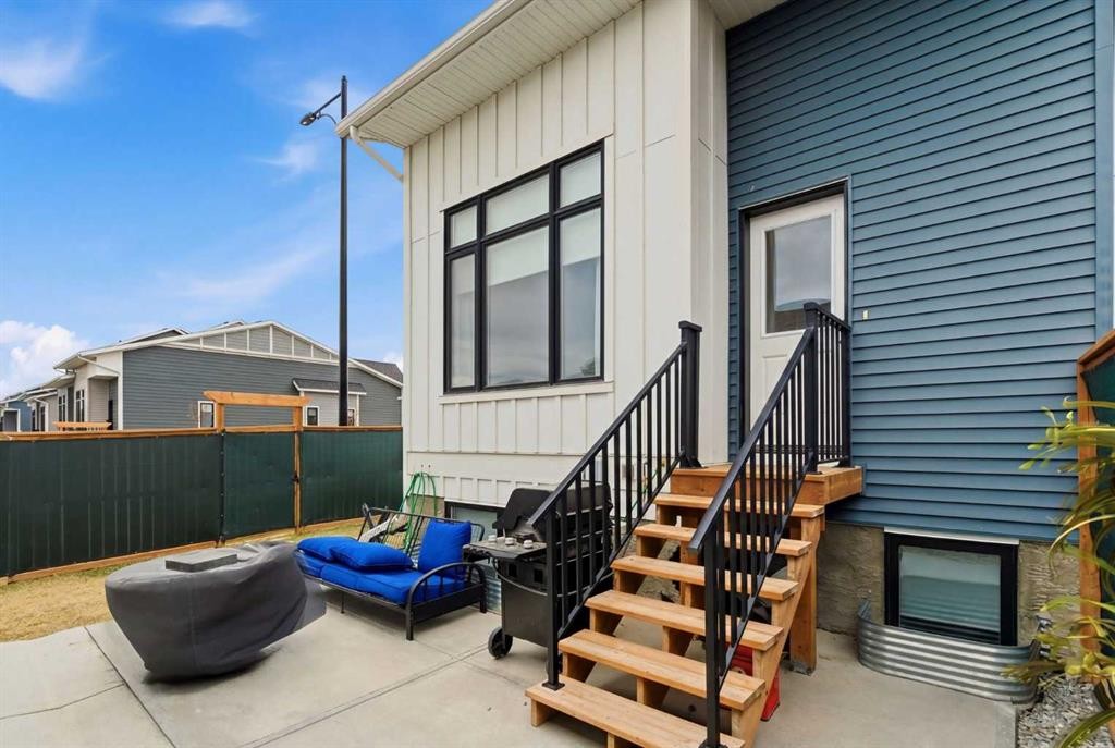 56 Iris Crescent, Okotoks, AB - Outdoor With Exterior