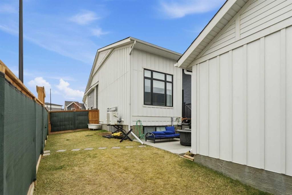 56 Iris Crescent, Okotoks, AB - Outdoor With Exterior