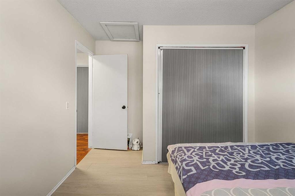 214 Huntington Close Ne, Calgary, AB - Indoor Photo Showing Bedroom