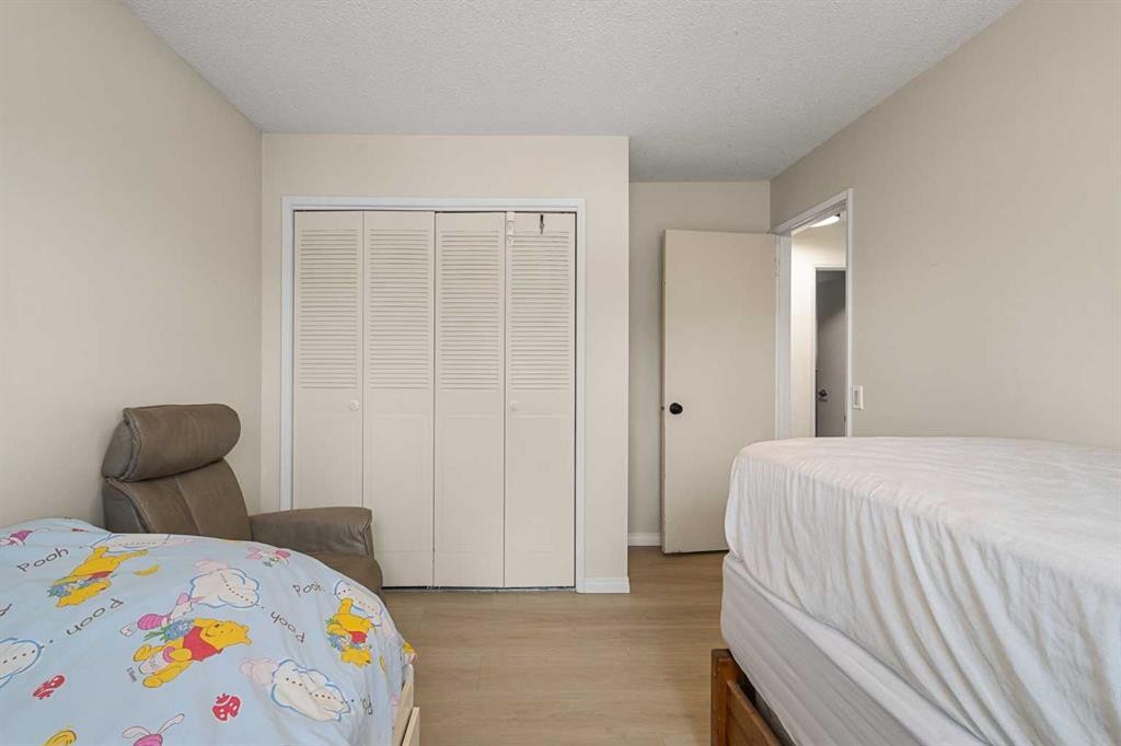 214 Huntington Close Ne, Calgary, AB - Indoor Photo Showing Bedroom
