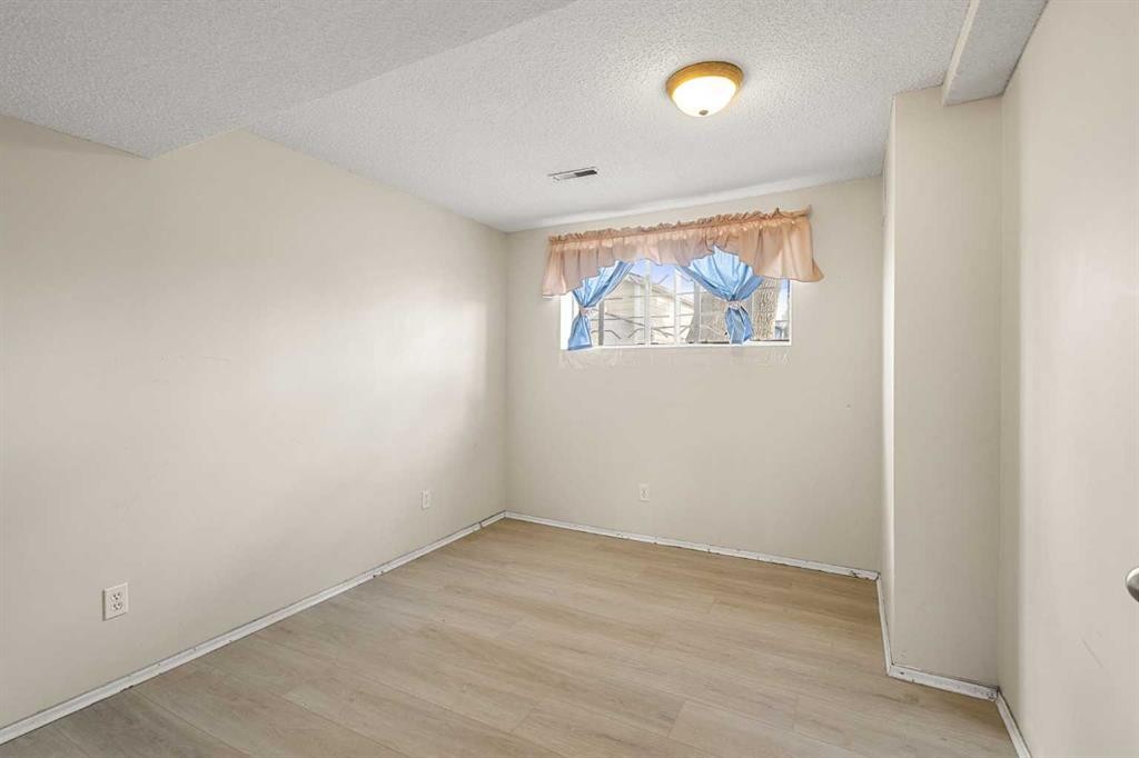 214 Huntington Close Ne, Calgary, AB - Indoor Photo Showing Other Room