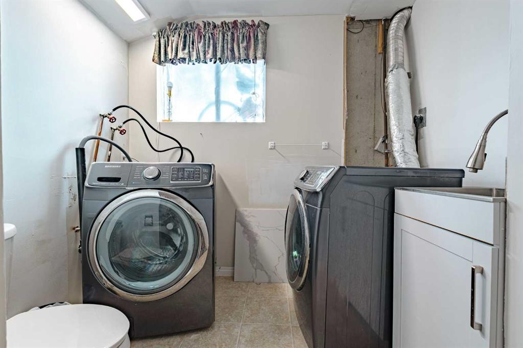 214 Huntington Close Ne, Calgary, AB - Indoor Photo Showing Laundry Room
