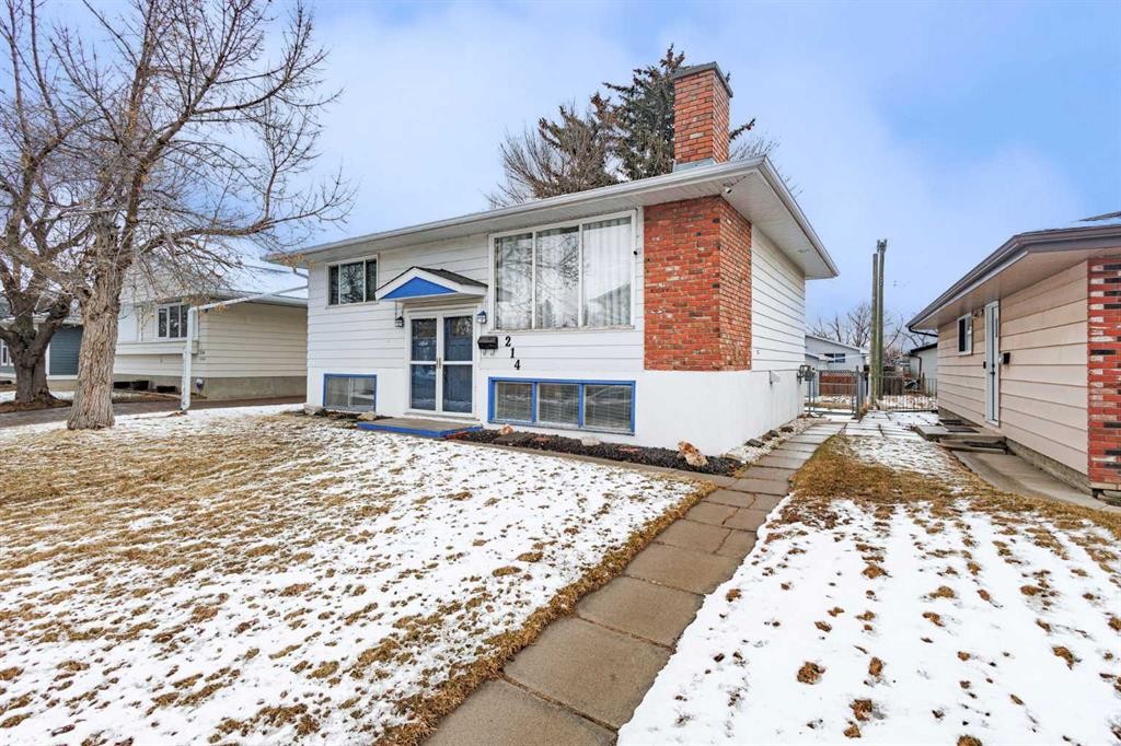 214 Huntington Close Ne, Calgary, AB - Outdoor