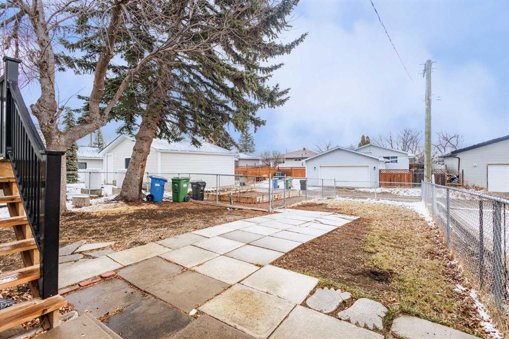 214 Huntington Close Ne, Calgary, AB - Outdoor