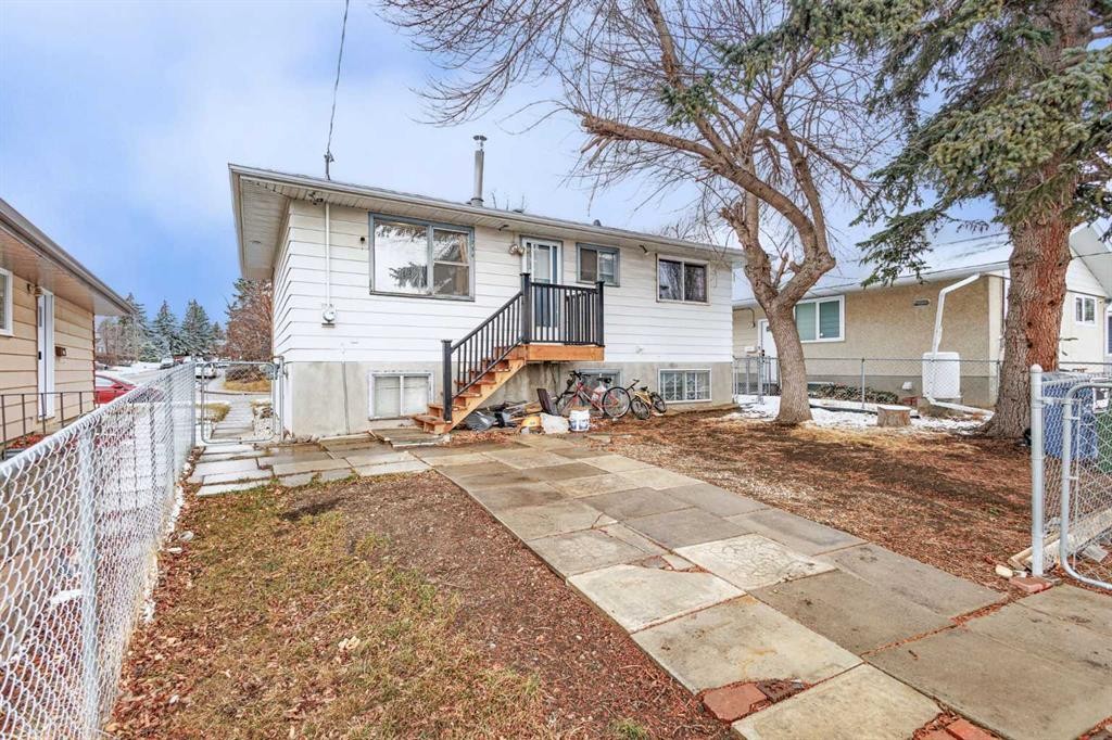 214 Huntington Close Ne, Calgary, AB - Outdoor