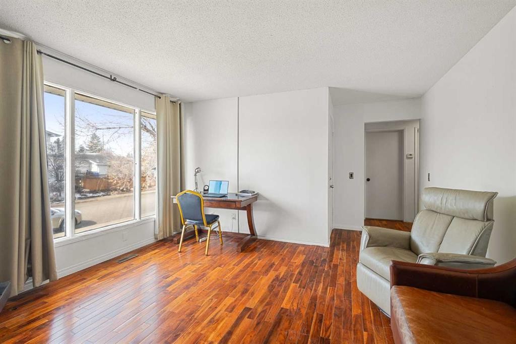 214 Huntington Close Ne, Calgary, AB - Indoor