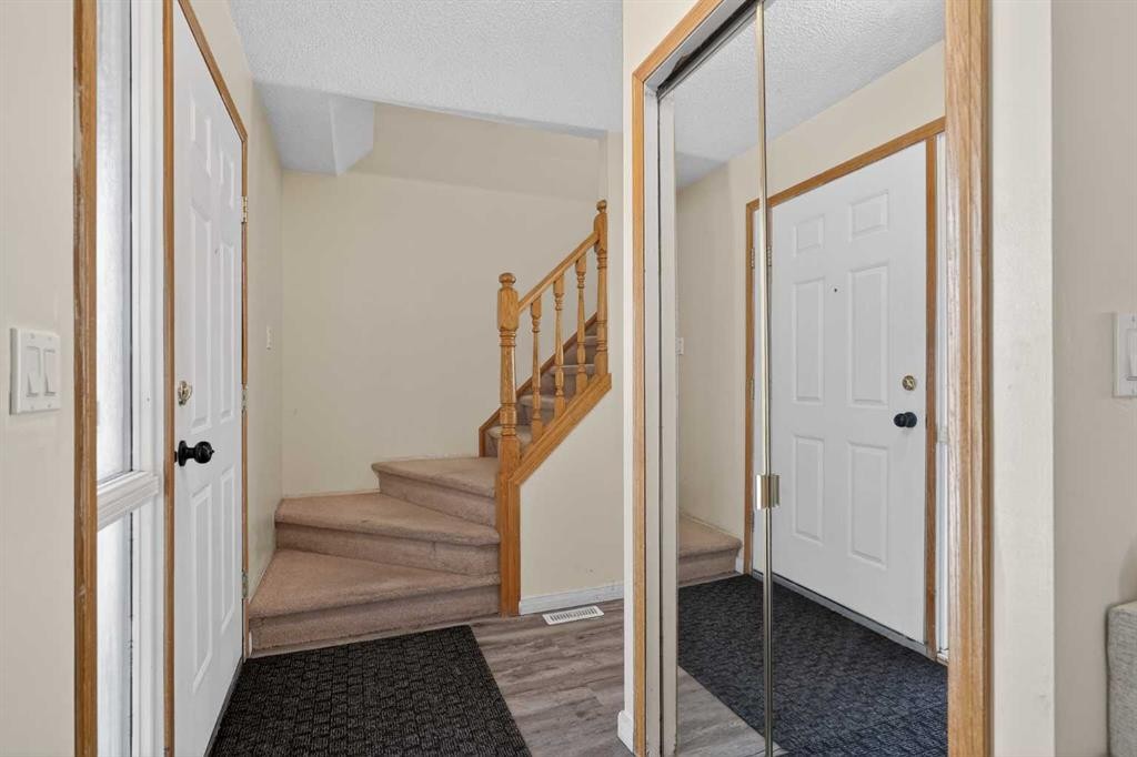 247 Templewood Road Ne, Calgary, AB - Indoor Photo Showing Other Room