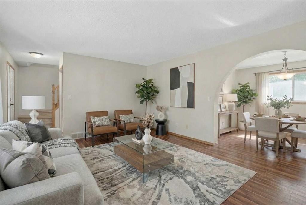 247 Templewood Road Ne, Calgary, AB - Indoor Photo Showing Living Room