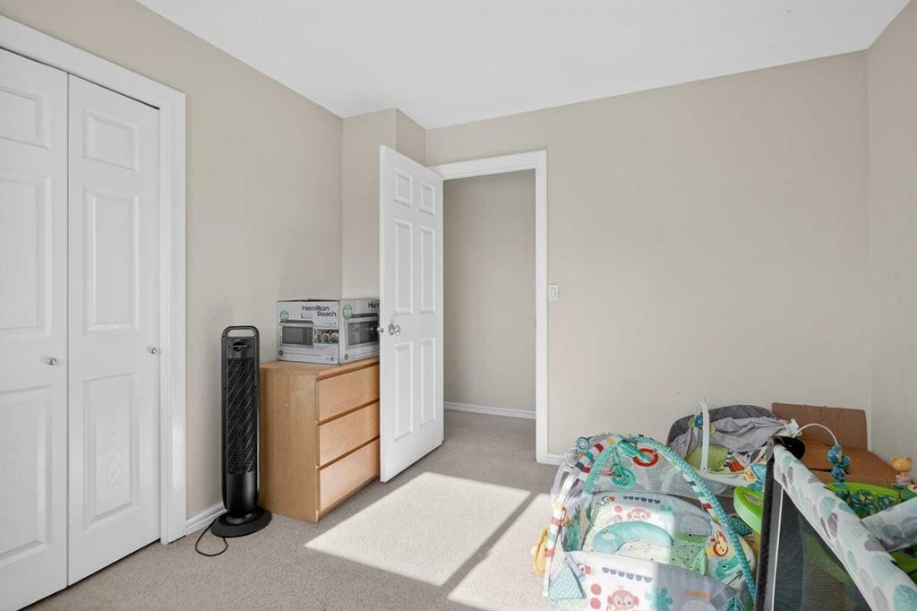 247 Templewood Road Ne, Calgary, AB - Indoor Photo Showing Bedroom