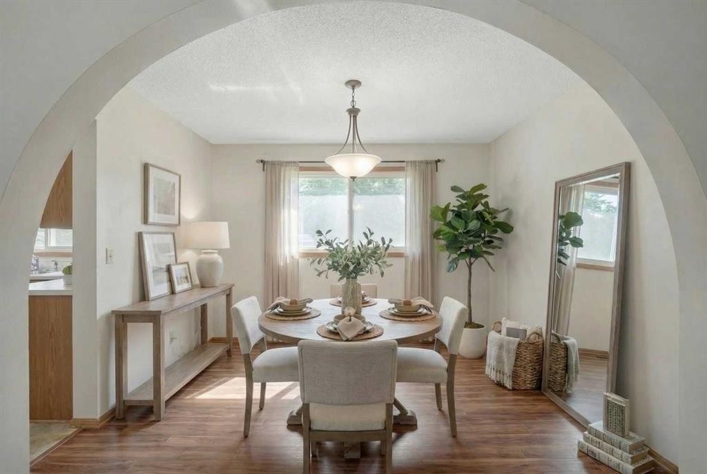 247 Templewood Road Ne, Calgary, AB - Indoor Photo Showing Dining Room