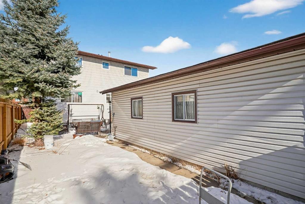 247 Templewood Road Ne, Calgary, AB - Outdoor With Exterior