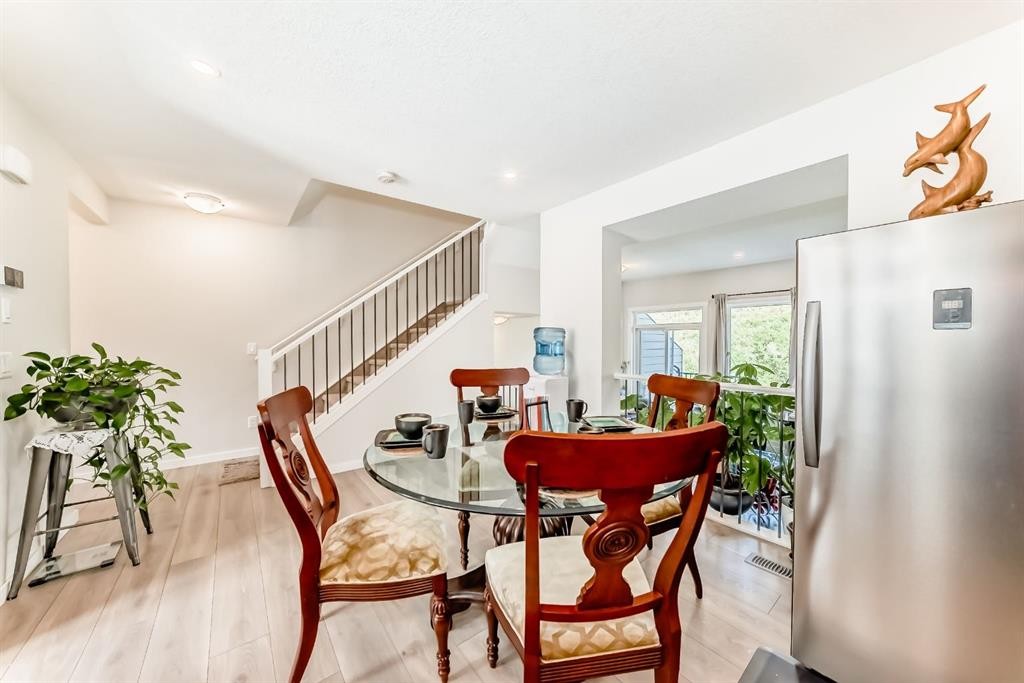206 Cranbrook Square Se, Calgary, AB - Indoor Photo Showing Dining Room