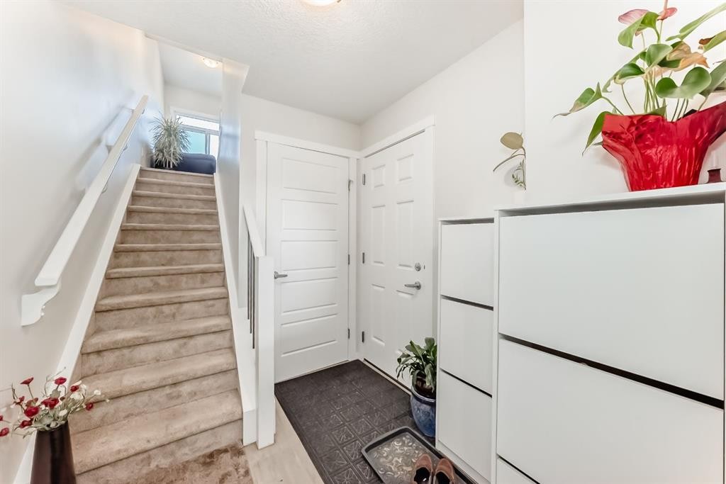 206 Cranbrook Square Se, Calgary, AB - Indoor Photo Showing Other Room
