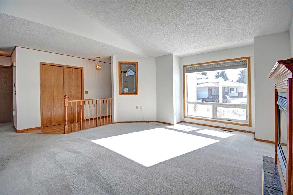 273 Woodside Road Nw, Airdrie, AB - Indoor Photo Showing Other Room