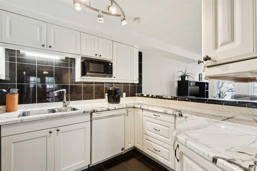 37 Ranch Glen Drive Nw, Calgary, AB - Indoor Photo Showing Kitchen With Double Sink