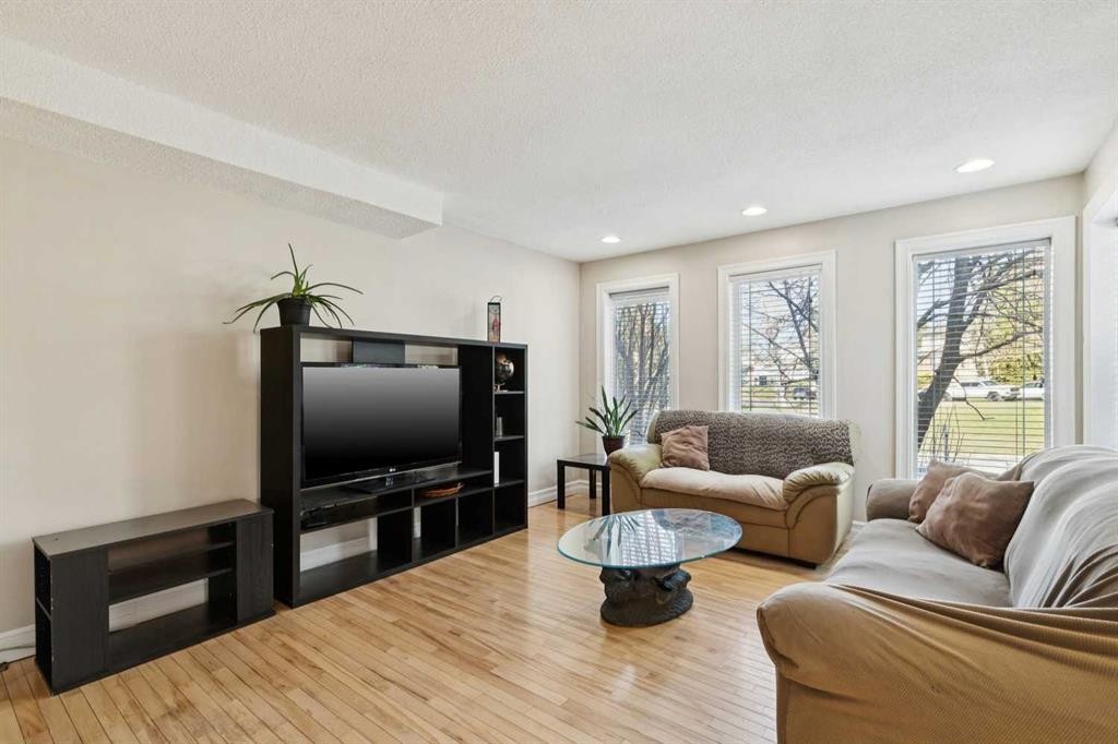 37 Ranch Glen Drive Nw, Calgary, AB - Indoor Photo Showing Living Room
