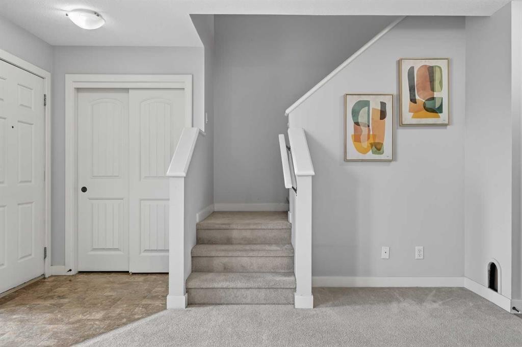 150 Everridge Common Sw, Calgary, AB - Indoor Photo Showing Other Room