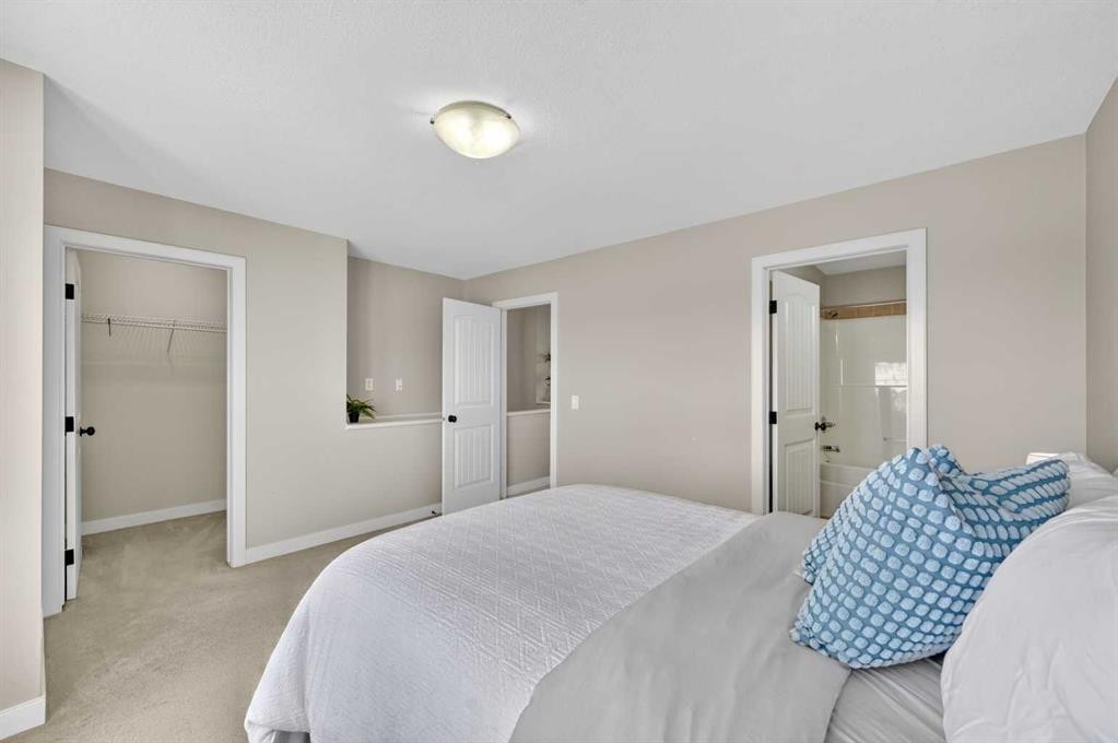 150 Everridge Common Sw, Calgary, AB - Indoor Photo Showing Bedroom