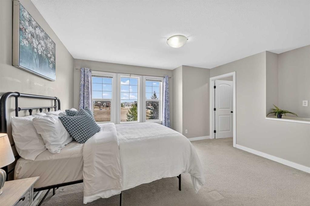 150 Everridge Common Sw, Calgary, AB - Indoor Photo Showing Bedroom