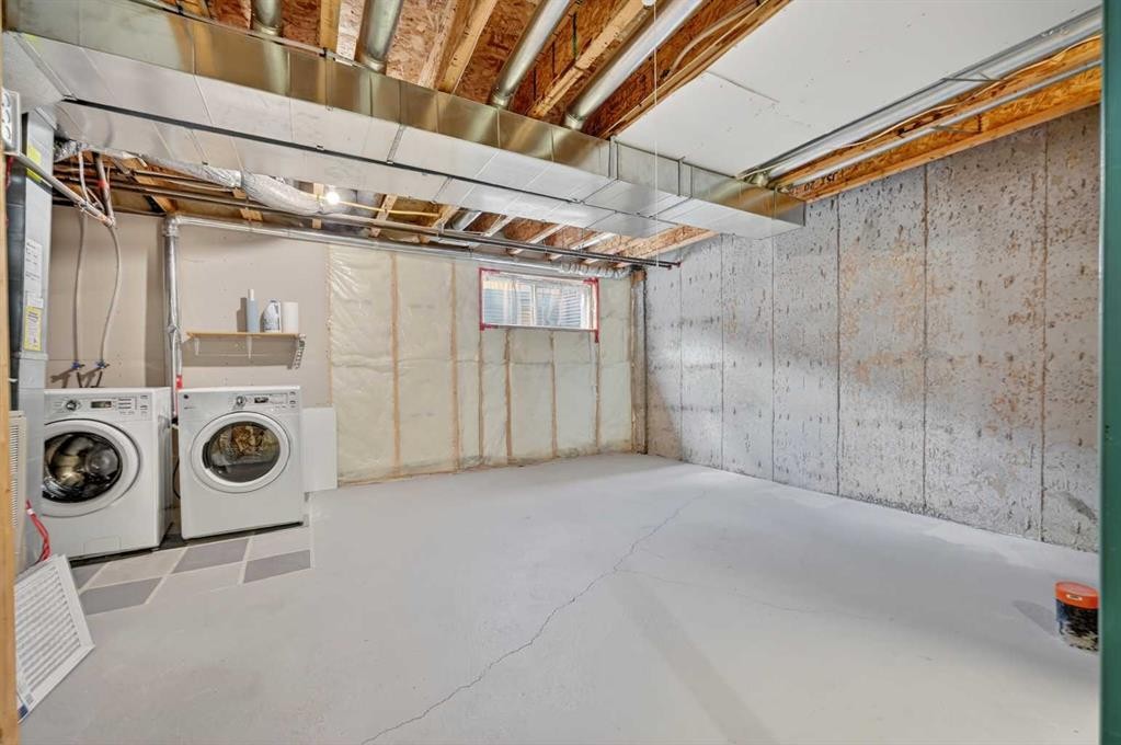 150 Everridge Common Sw, Calgary, AB - Indoor Photo Showing Laundry Room