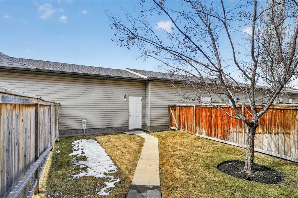 150 Everridge Common Sw, Calgary, AB - Outdoor