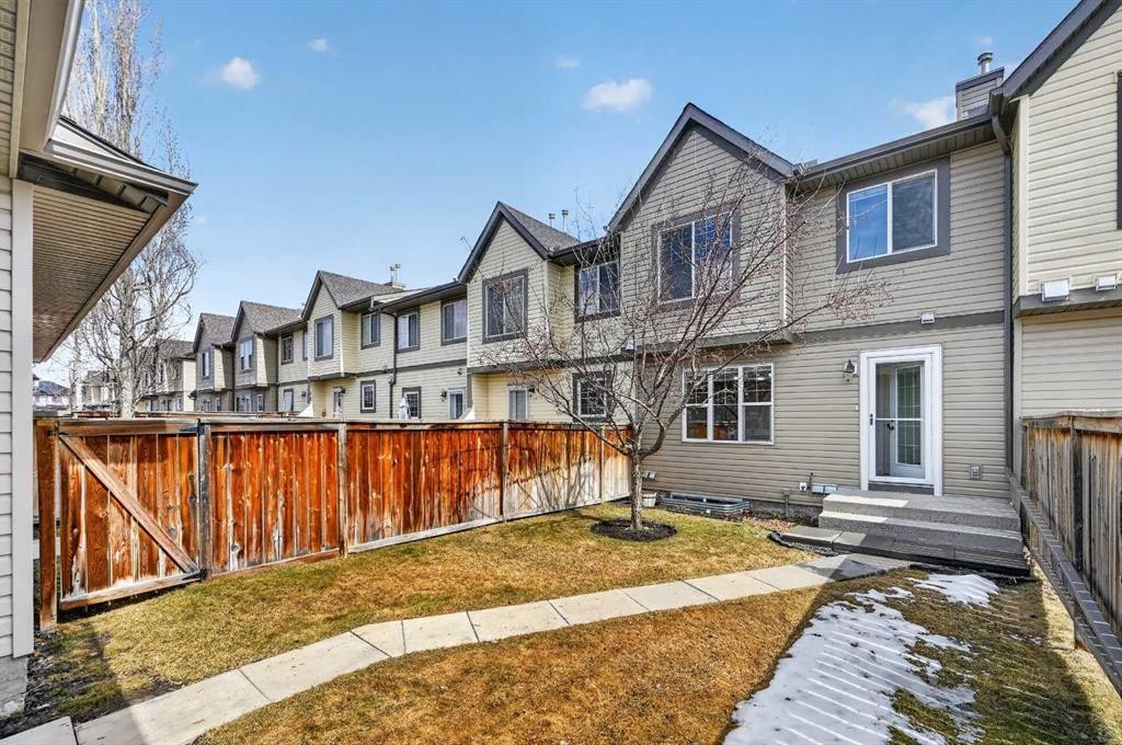 150 Everridge Common Sw, Calgary, AB - Outdoor