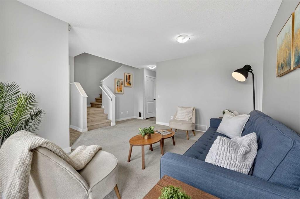 150 Everridge Common Sw, Calgary, AB - Indoor Photo Showing Other Room