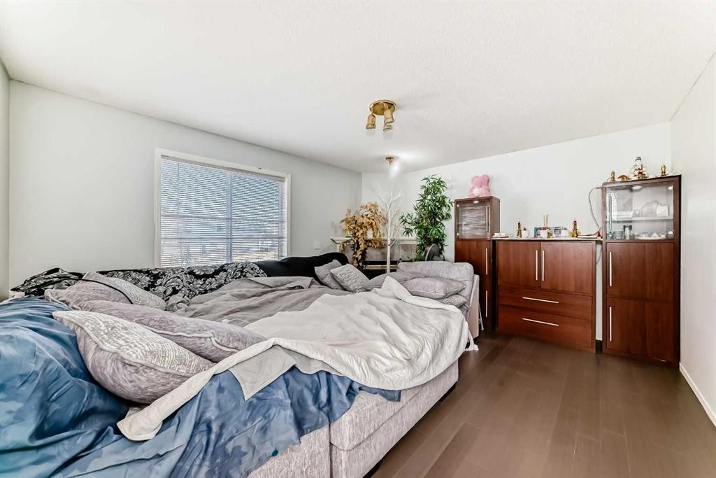 22 Applestone Park Se, Calgary, AB - Indoor Photo Showing Bedroom