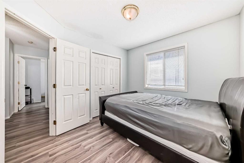 22 Applestone Park Se, Calgary, AB - Indoor Photo Showing Bedroom