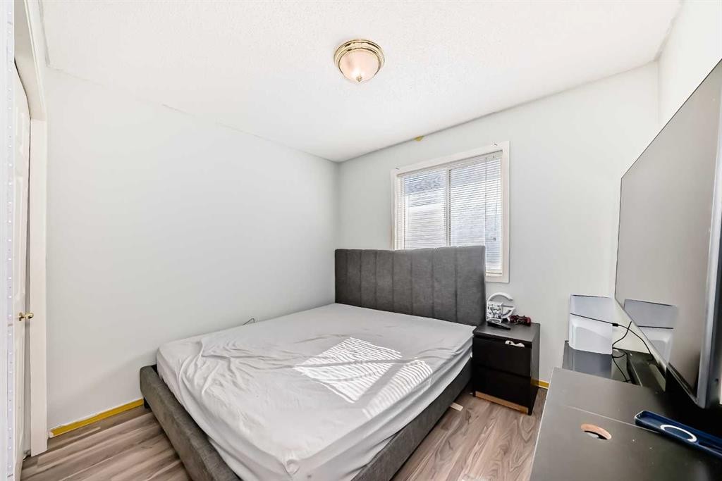 22 Applestone Park Se, Calgary, AB - Indoor Photo Showing Bedroom