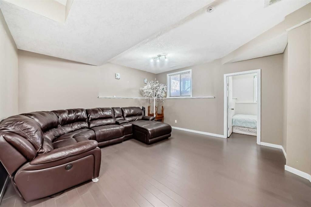 22 Applestone Park Se, Calgary, AB - Indoor
