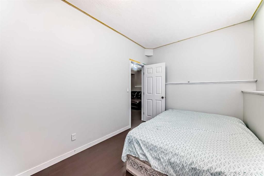 22 Applestone Park Se, Calgary, AB - Indoor Photo Showing Bedroom