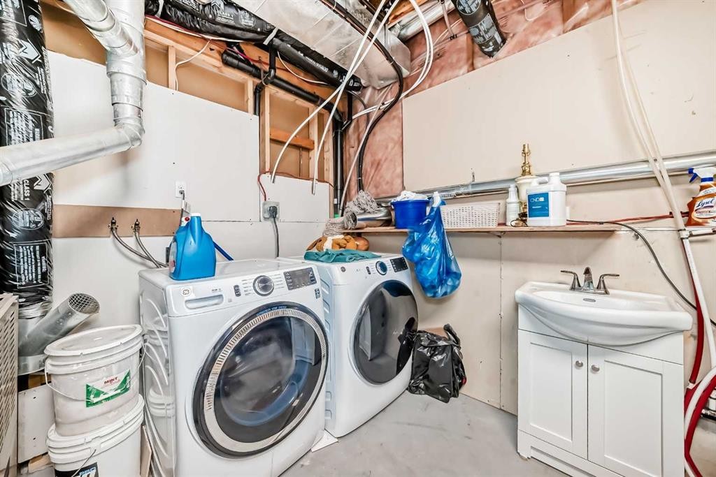 22 Applestone Park Se, Calgary, AB - Indoor Photo Showing Laundry Room