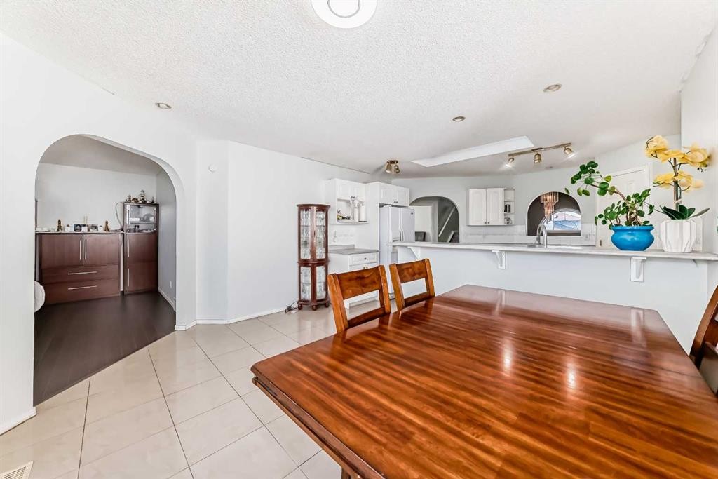 22 Applestone Park Se, Calgary, AB - Indoor Photo Showing Other Room