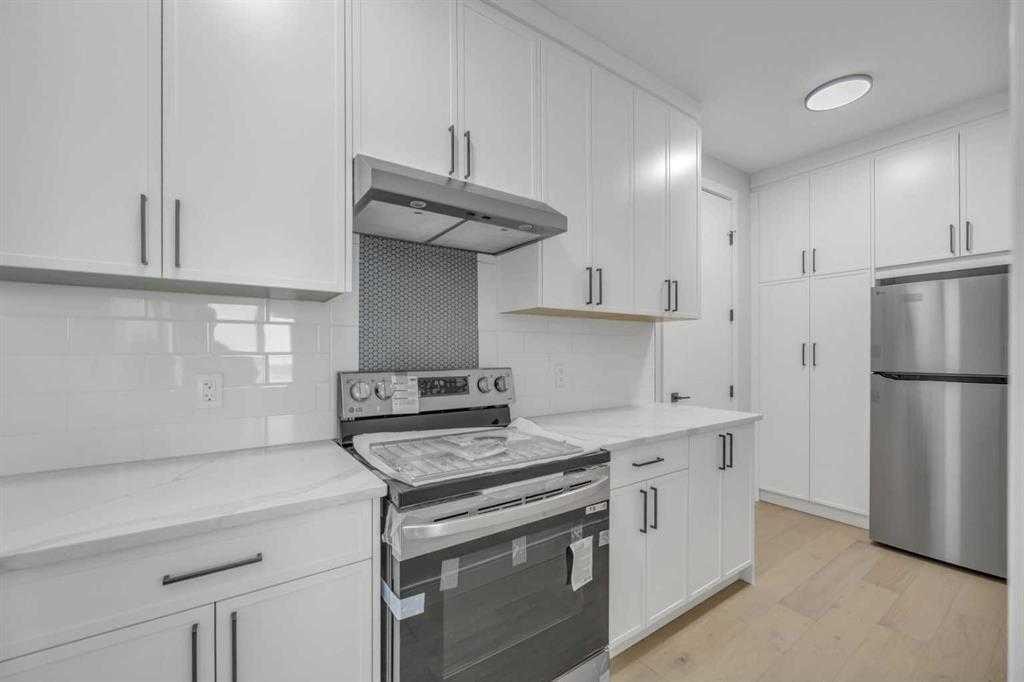 384 Watercrest Place, Chestermere, AB - Indoor Photo Showing Kitchen