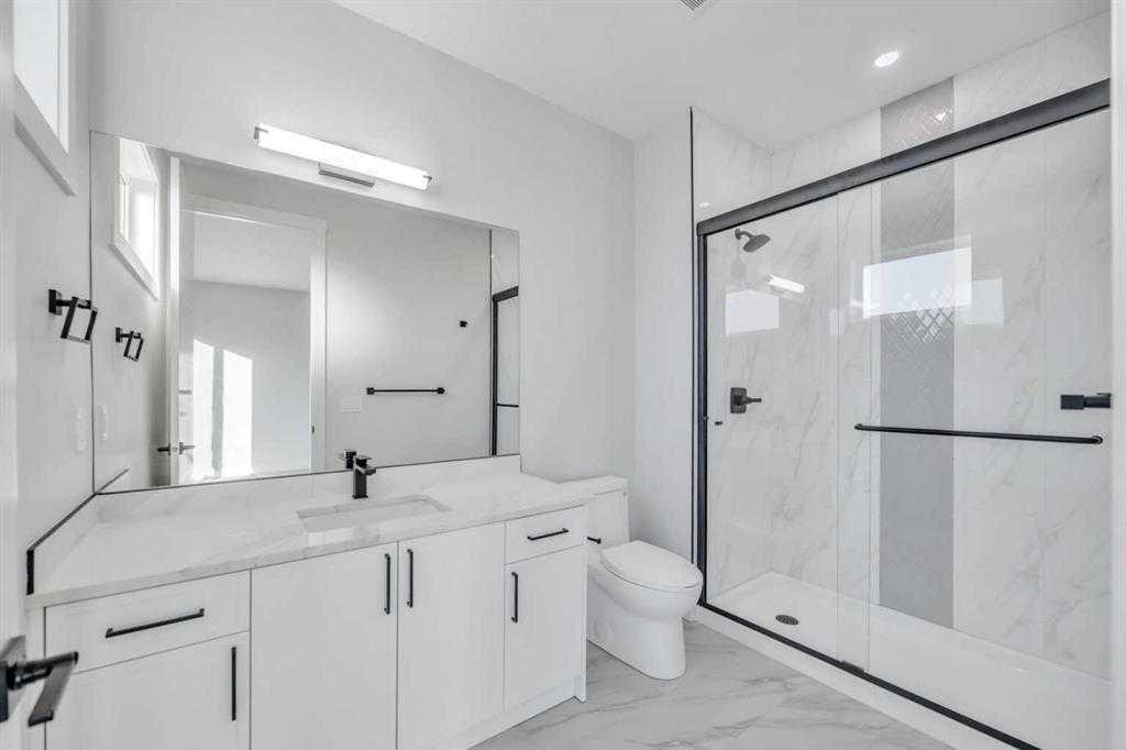 384 Watercrest Place, Chestermere, AB - Indoor Photo Showing Bathroom