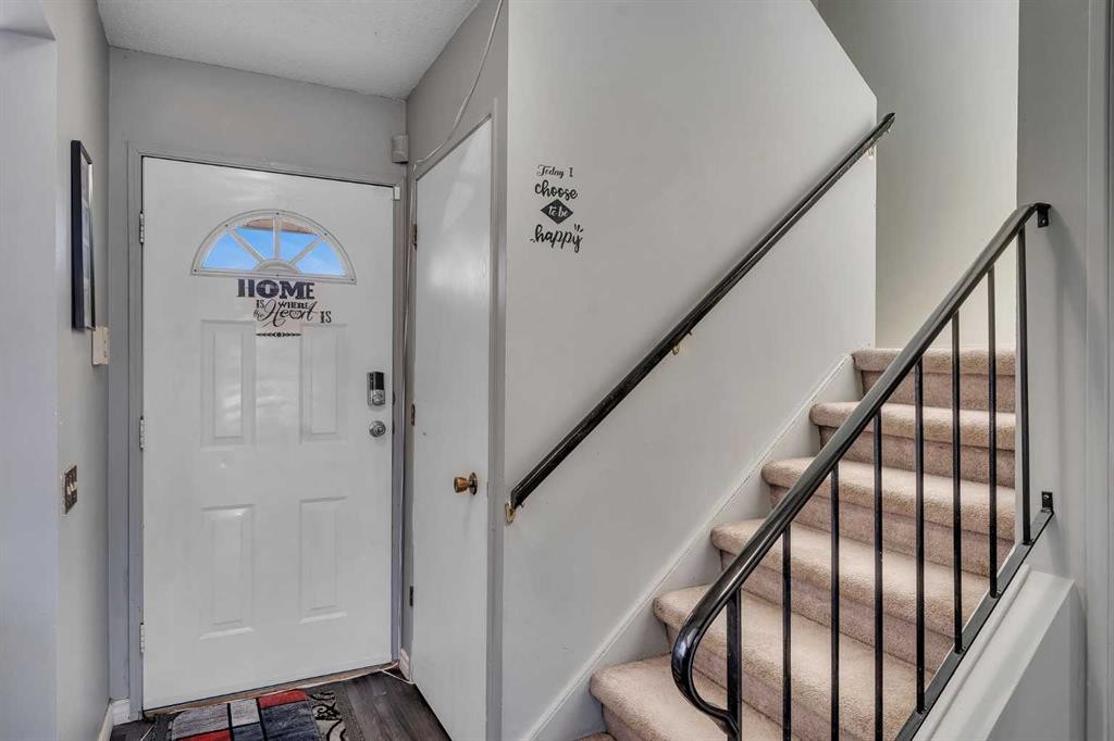 354 Aboyne Place Ne, Calgary, AB - Indoor Photo Showing Other Room