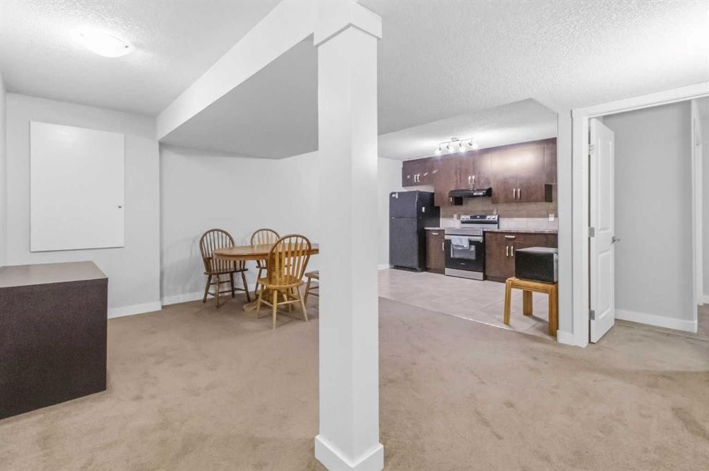 19 Saddleland Drive, Calgary, AB - Indoor Photo Showing Other Room