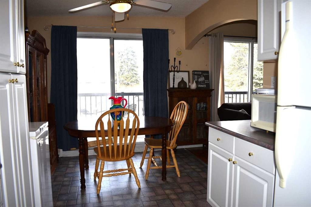 6348 Bowmont Crescent Nw, Calgary, AB - Indoor Photo Showing Dining Room