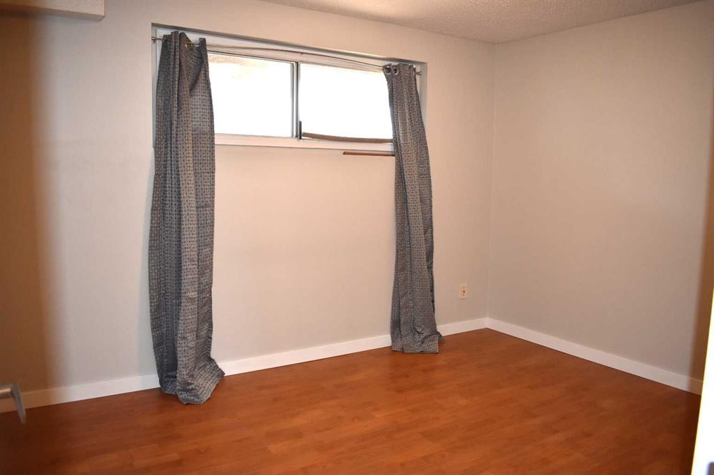 6348 Bowmont Crescent Nw, Calgary, AB - Indoor Photo Showing Other Room