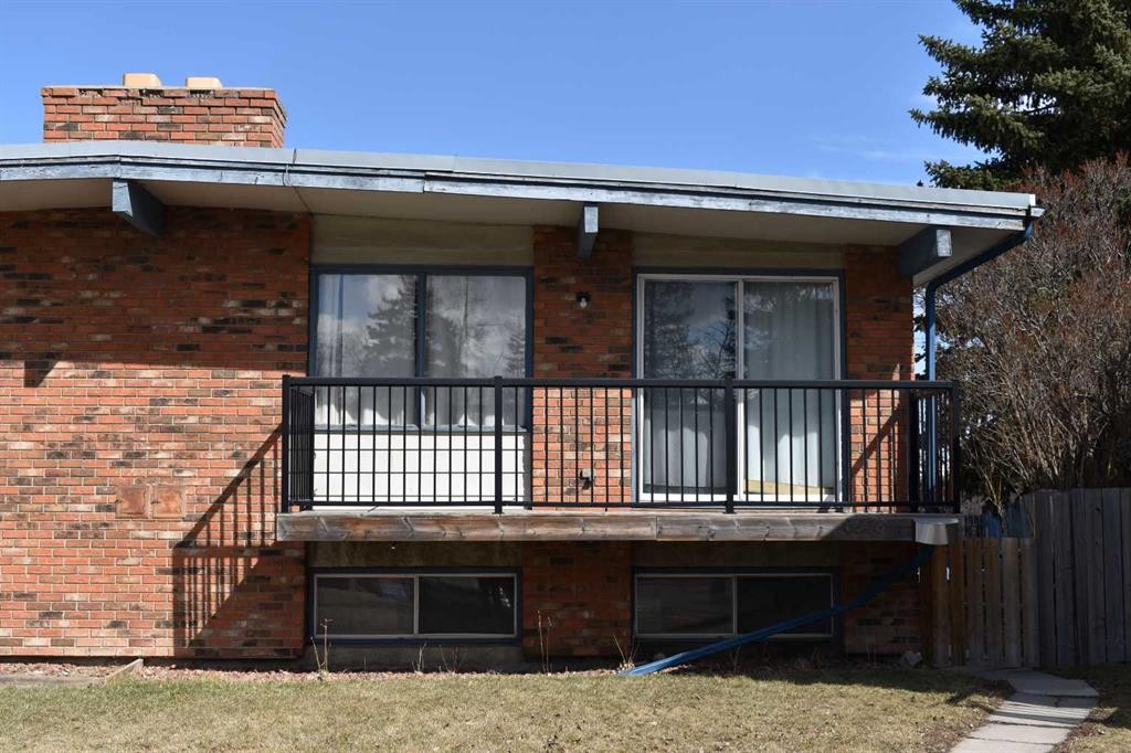 6348 Bowmont Crescent Nw, Calgary, AB - Outdoor