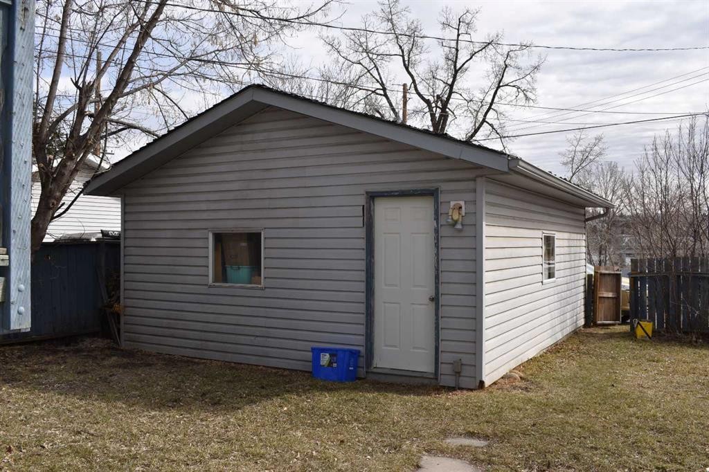 6348 Bowmont Crescent Nw, Calgary, AB - Outdoor With Exterior